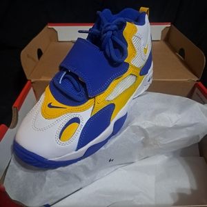 Nike air speed turf size 5y, royal blue and white
